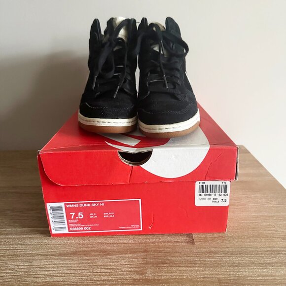 Nike Dunk Sky Hi Suede Wedge Sneakers Womens Size 7.5 Black and White in Box - Picture 8 of 8